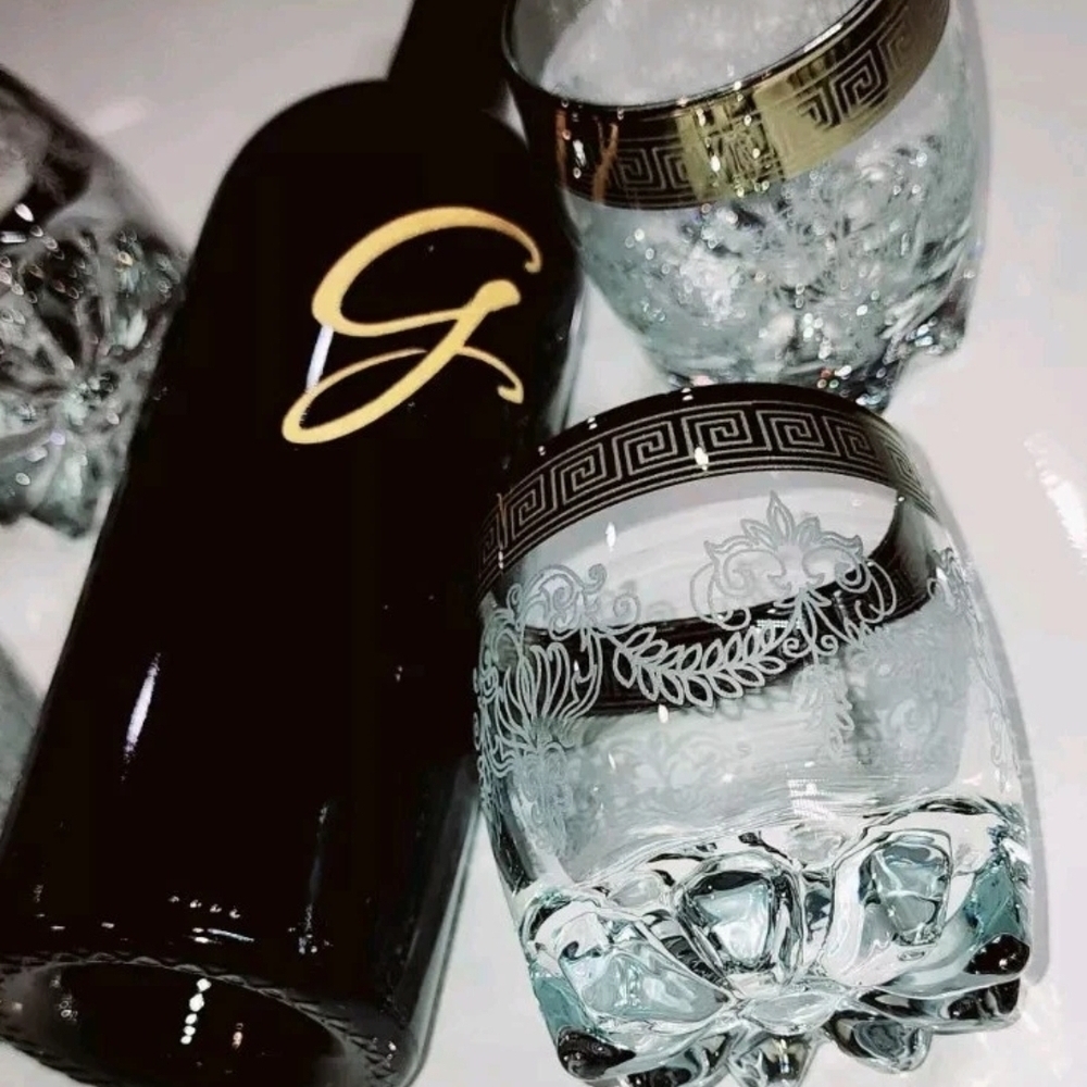 Elegant Gold Rimmed Glass Set - Picture 7 of 9